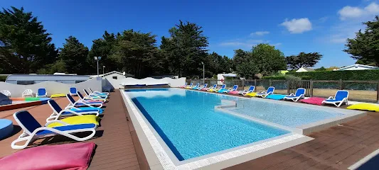 Image de Camping APV Au Val de Loire en Ré · Camping Ile de Ré avec piscine